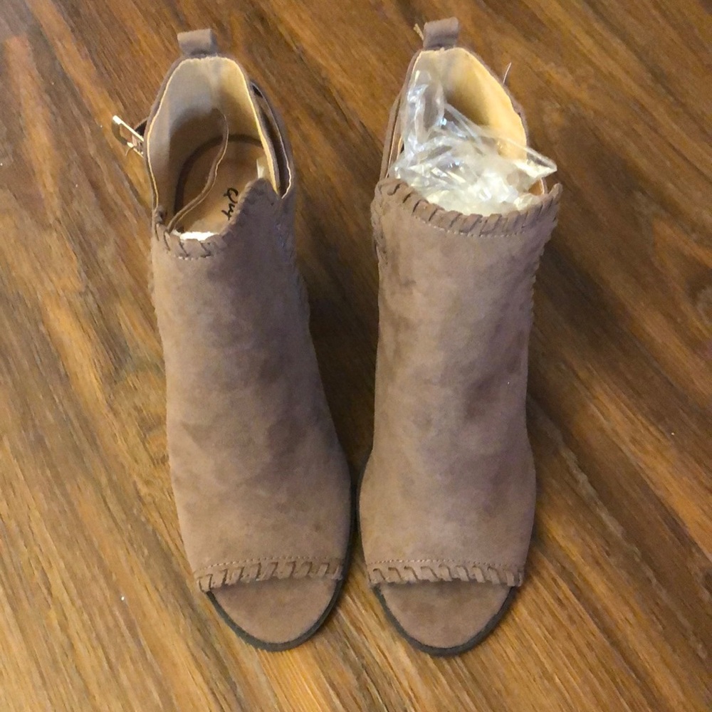 never worn, perfect condition booties